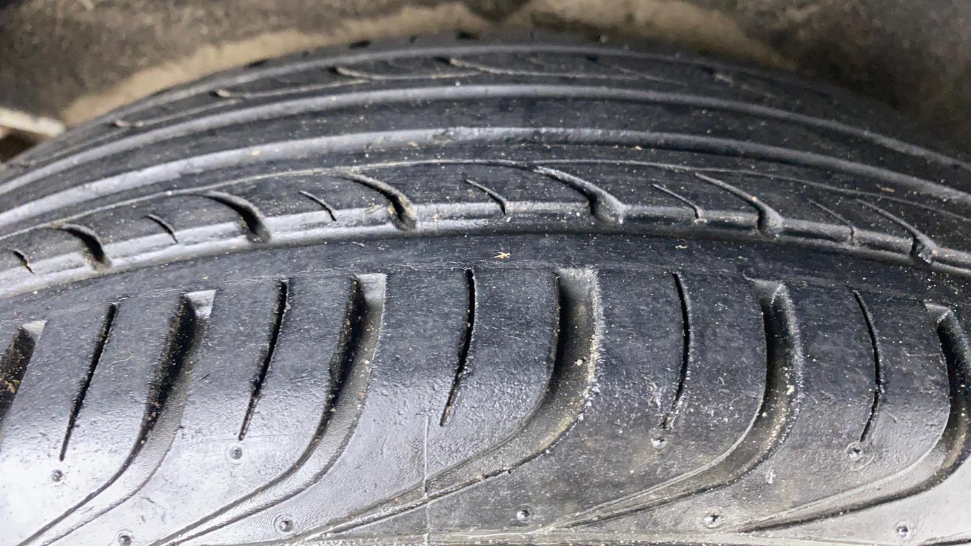 2014 Hyundai i20 MAGNA O 1.2, Petrol, Manual, 49,598 km, Right Rear Tyre Tread