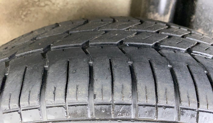 2012 Maruti Ritz LXI, Petrol, Manual, 32,749 km, Left Rear Tyre Tread