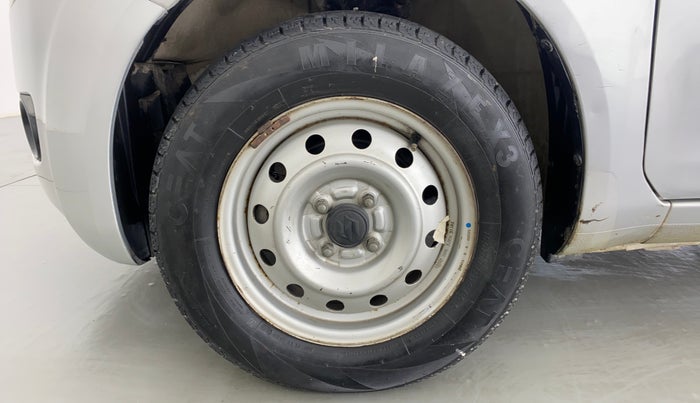 2012 Maruti Ritz LXI, Petrol, Manual, 32,749 km, Left Front Wheel