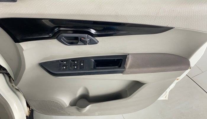 2016 Mahindra Kuv100 K6 6 STR, Petrol, Manual, 36,201 km, Driver Side Door Panels Control