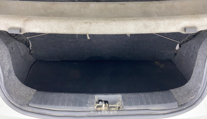 2016 Mahindra Kuv100 K6 6 STR, Petrol, Manual, 36,201 km, Boot Inside