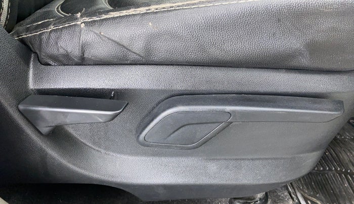 2016 Mahindra Kuv100 K6 6 STR, Petrol, Manual, 36,201 km, Driver Side Adjustment Panel