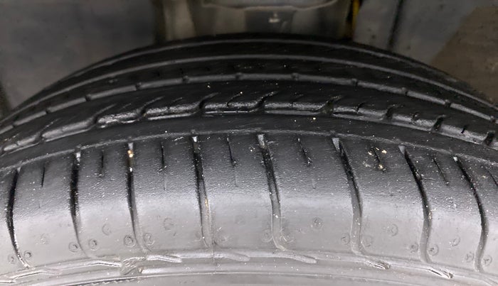 2021 Nissan MAGNITE XL MT, Petrol, Manual, 32,619 km, Left Front Tyre Tread