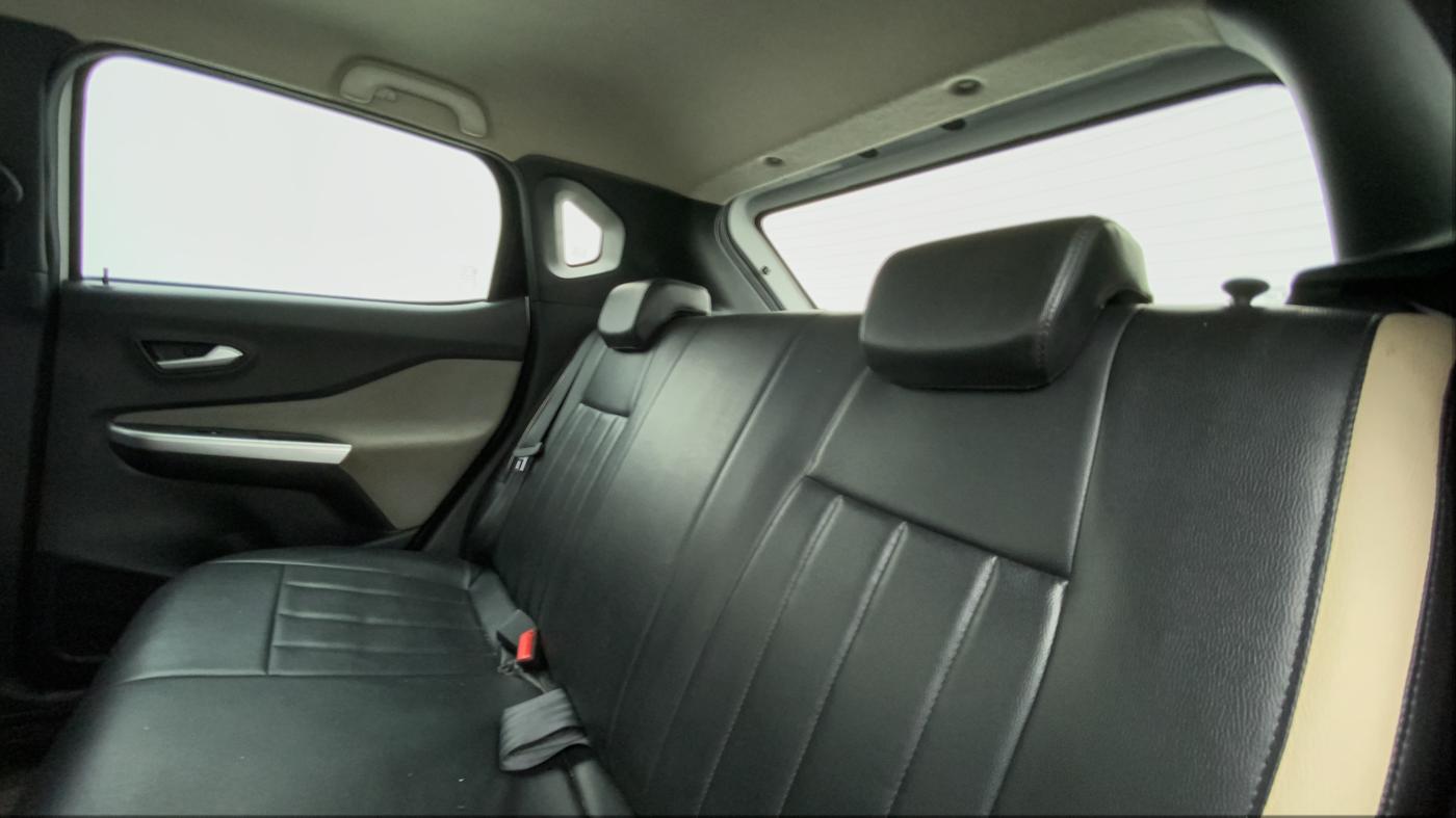2021 Nissan MAGNITE XL MT, Petrol, Manual, 32,619 km, Right Side Rear Door Cabin