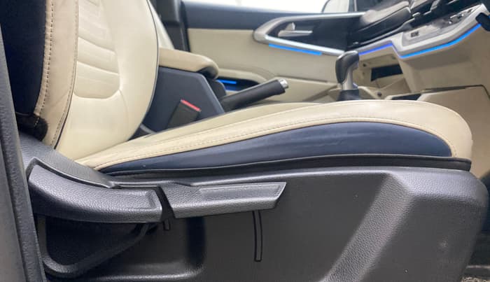 2022 KIA CARENS LUXURY PLUS 1.5 DIESEL 6 STR, Diesel, Manual, 1,14,503 km, Driver Side Adjustment Panel