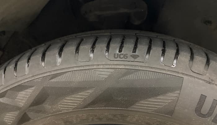 2022 KIA CARENS LUXURY PLUS 1.5 DIESEL 6 STR, Diesel, Manual, 1,14,503 km, Right Front Tyre Tread