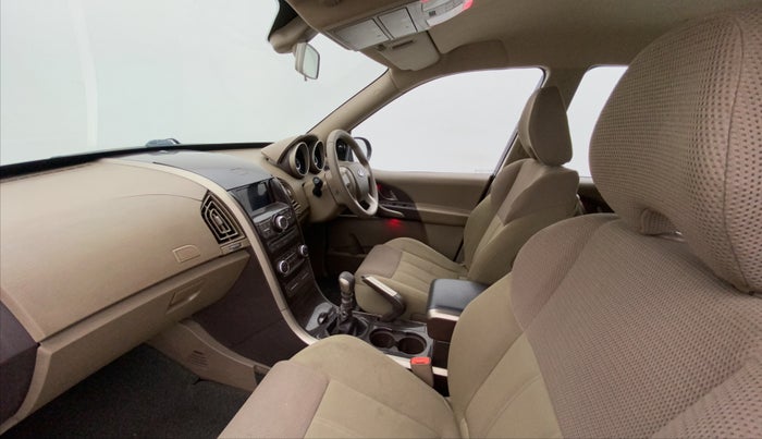 2015 Mahindra XUV500 W6, Diesel, Manual, 54,971 km, Right Side Front Door Cabin