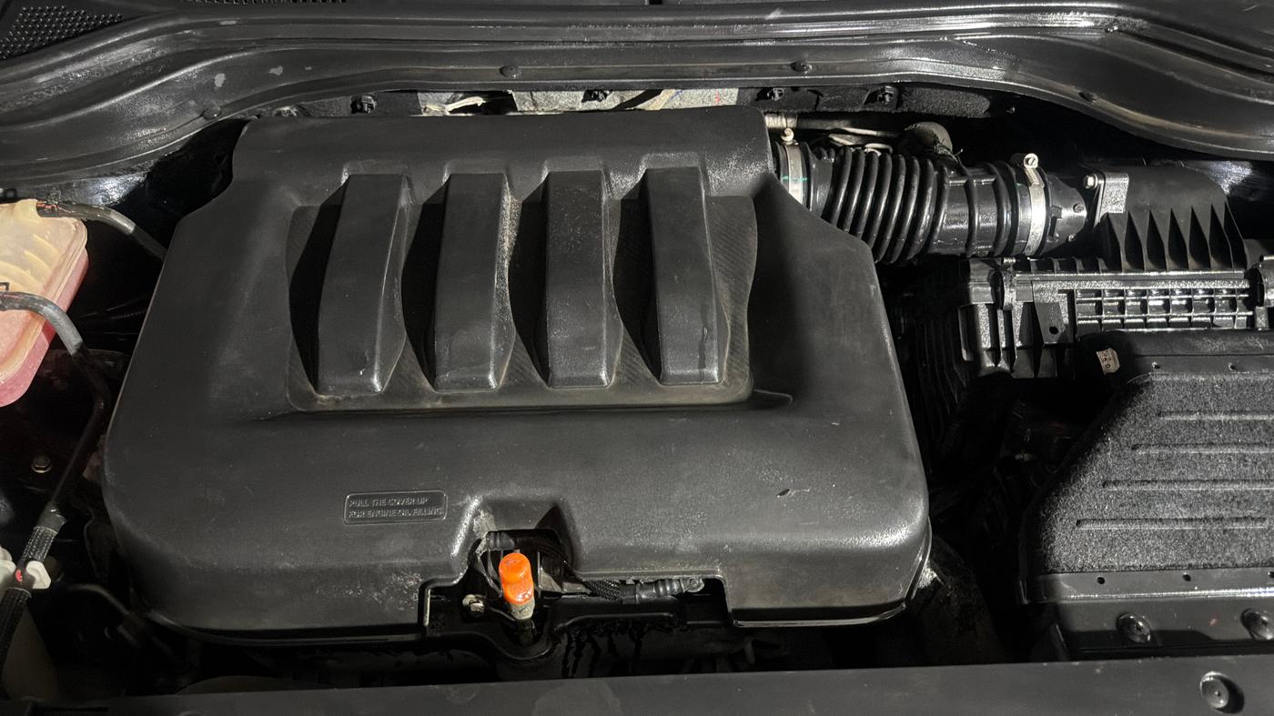 2022 Mahindra XUV700 AX 5 P MT 5 STR, Petrol, Manual, 66,297 km, Engine View