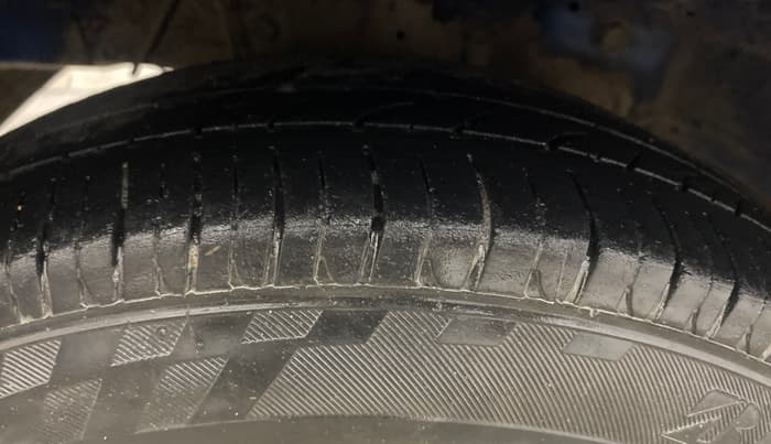 2016 Hyundai Eon D-LITE+, Petrol, Manual, 63,716 km, Right Rear Tyre Tread