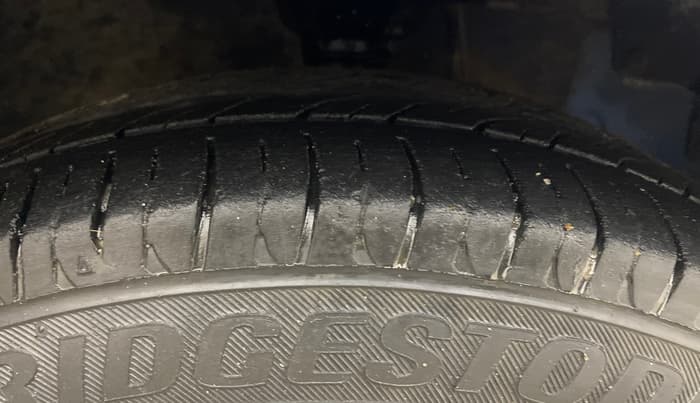 2016 Hyundai Eon D-LITE+, Petrol, Manual, 63,716 km, Right Front Tyre Tread