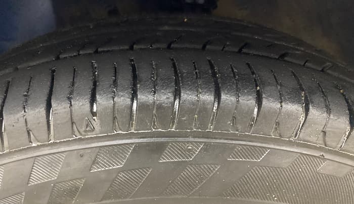 2016 Hyundai Eon D-LITE+, Petrol, Manual, 63,716 km, Left Front Tyre Tread