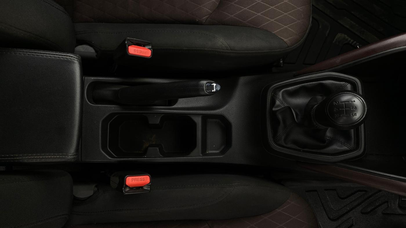 2022 Maruti Grand Vitara SIGMA SMART HYBRID, Petrol, Manual, 1,10,906 km, Gear Lever
