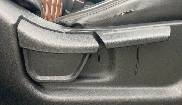 2021 Hyundai ALCAZAR PRESTIGE 1.5 MT 7STR, Diesel, Manual, 43,823 km, Driver Side Adjustment Panel