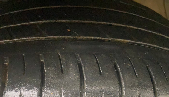 2021 Hyundai ALCAZAR PRESTIGE 1.5 MT 7STR, Diesel, Manual, 43,823 km, Left Front Tyre Tread