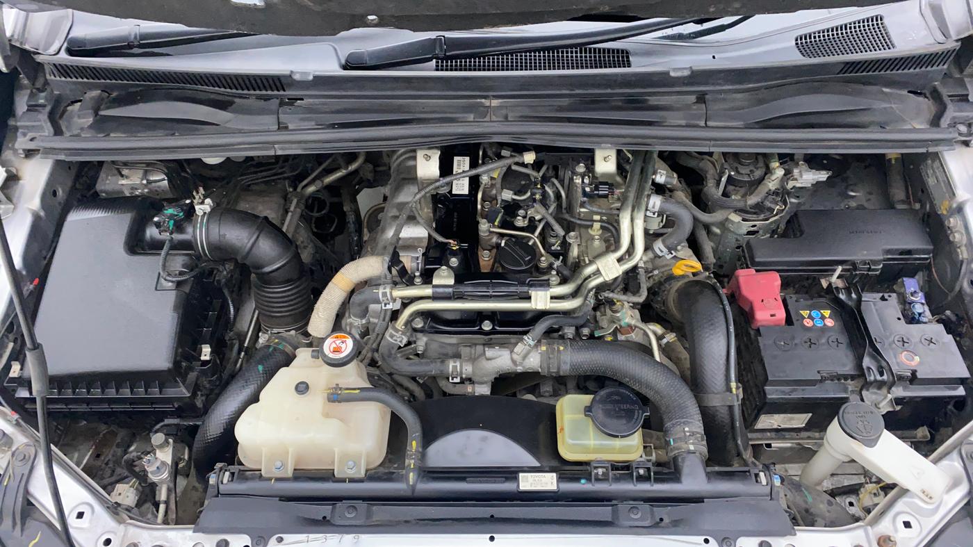 2017 Toyota Innova Crysta 2.4 GX 7 STR, Diesel, Manual, 43,231 km, Engine Bonet View