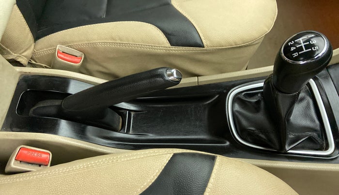 2014 Maruti Ciaz ZDI, Diesel, Manual, 1,25,015 km, Gear Lever
