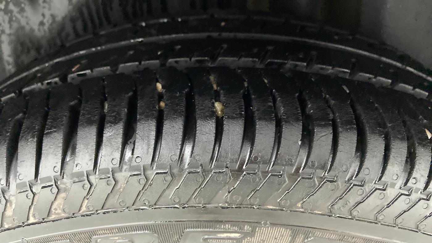 2014 Maruti Ciaz ZDI, Diesel, Manual, 1,25,015 km, Left Rear Tyre Tread