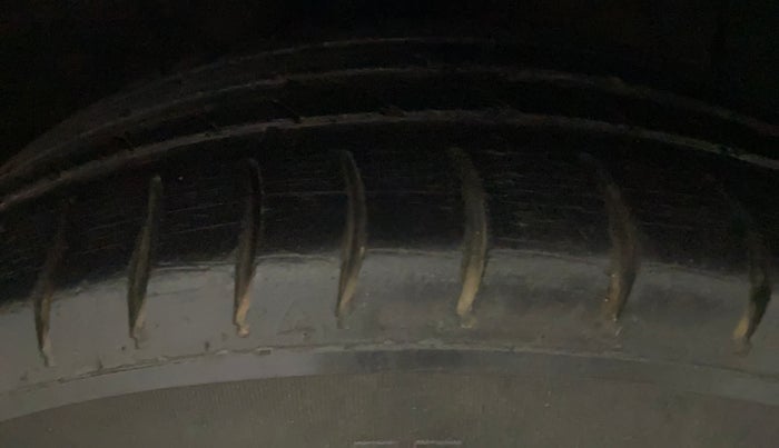 2014 Hyundai Grand i10 SPORTZ 1.2 KAPPA VTVT, Petrol, Manual, 63,199 km, Right Front Tyre Tread