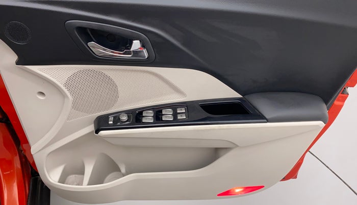2019 Mahindra XUV300 W8 (O) 1.5 DIESEL, Diesel, Manual, 36,760 km, Driver Side Door Panels Control