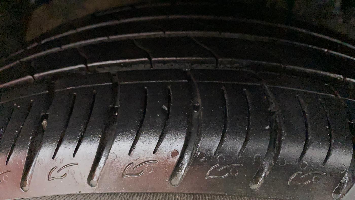 2019 Mahindra XUV300 W8 (O) 1.5 DIESEL, Diesel, Manual, 36,760 km, Right Front Tyre Tread