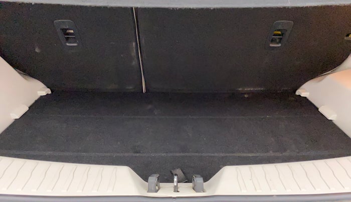 2019 Mahindra XUV300 W8 (O) 1.5 DIESEL, Diesel, Manual, 36,760 km, Boot Inside