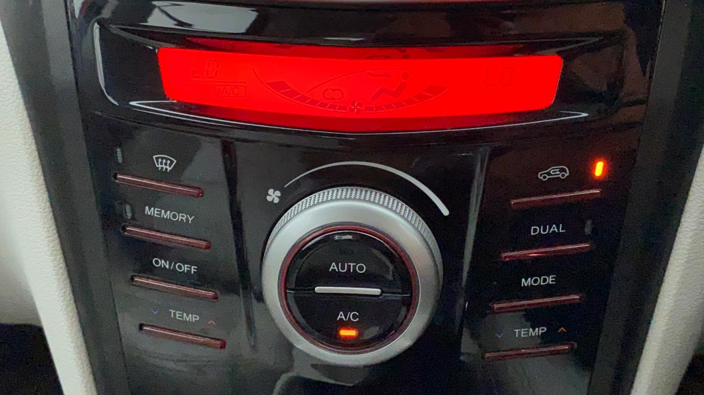 2019 Mahindra XUV300 W8 (O) 1.5 DIESEL, Diesel, Manual, 36,760 km, Automatic Climate Control