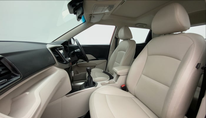 2019 Mahindra XUV300 W8 (O) 1.5 DIESEL, Diesel, Manual, 36,760 km, Right Side Front Door Cabin