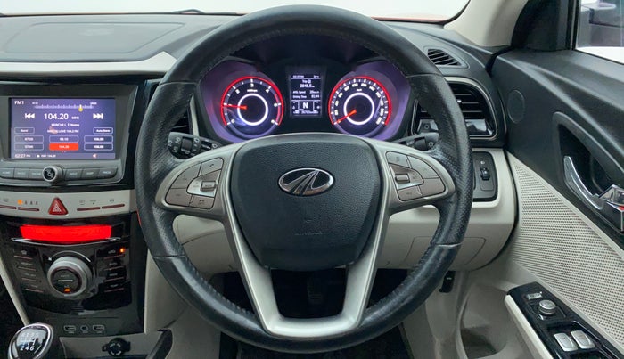 2019 Mahindra XUV300 W8 (O) 1.5 DIESEL, Diesel, Manual, 36,760 km, Steering Wheel Close Up