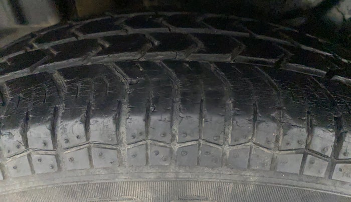 2014 Maruti Swift Dzire VXI, Petrol, Manual, 42,213 km, Right Front Tyre Tread