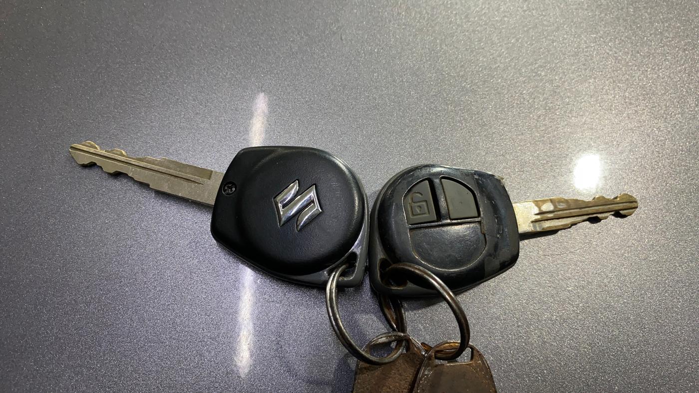 2013 Maruti Swift VXI, Petrol, Manual, 74,556 km, Key Close Up