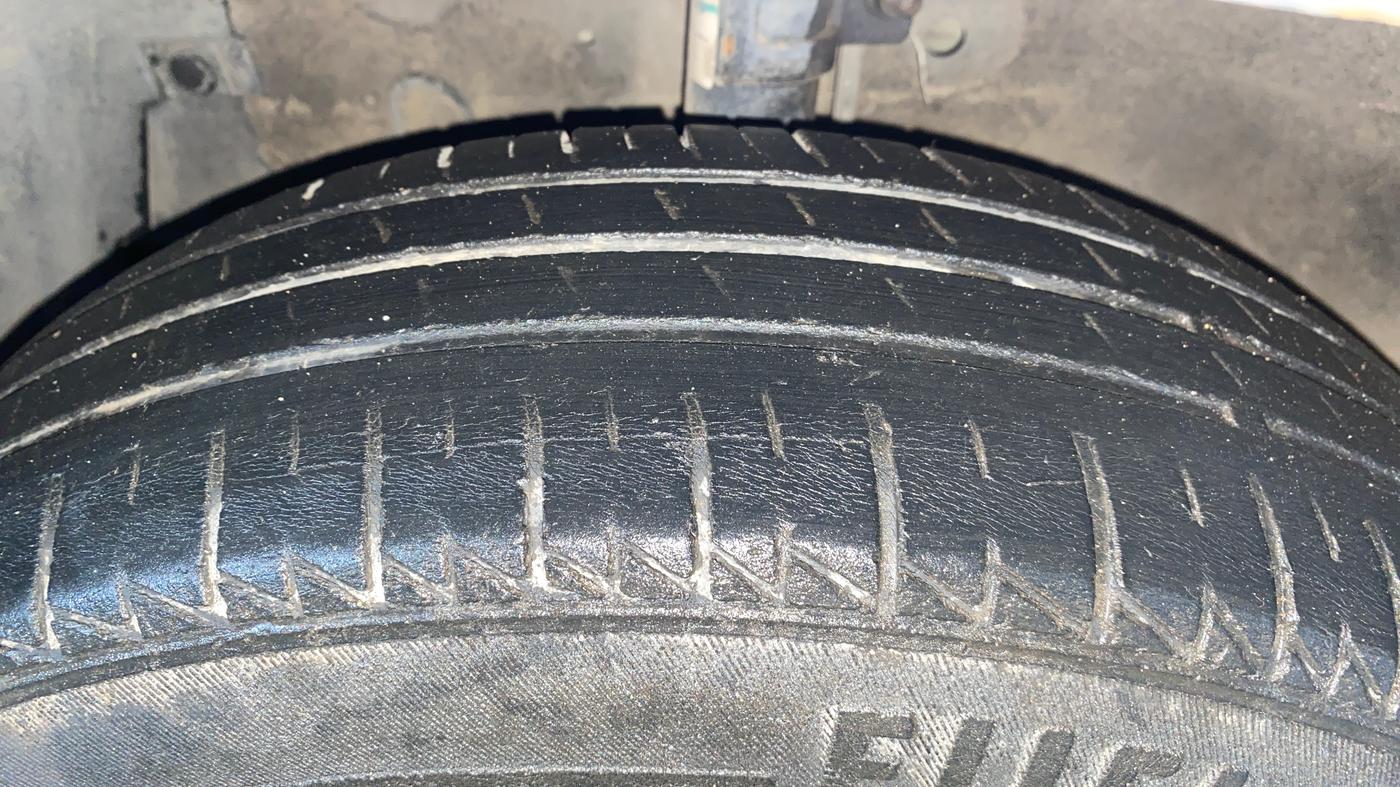 2013 Maruti Swift VXI, Petrol, Manual, 74,556 km, Left Front Tyre Tread