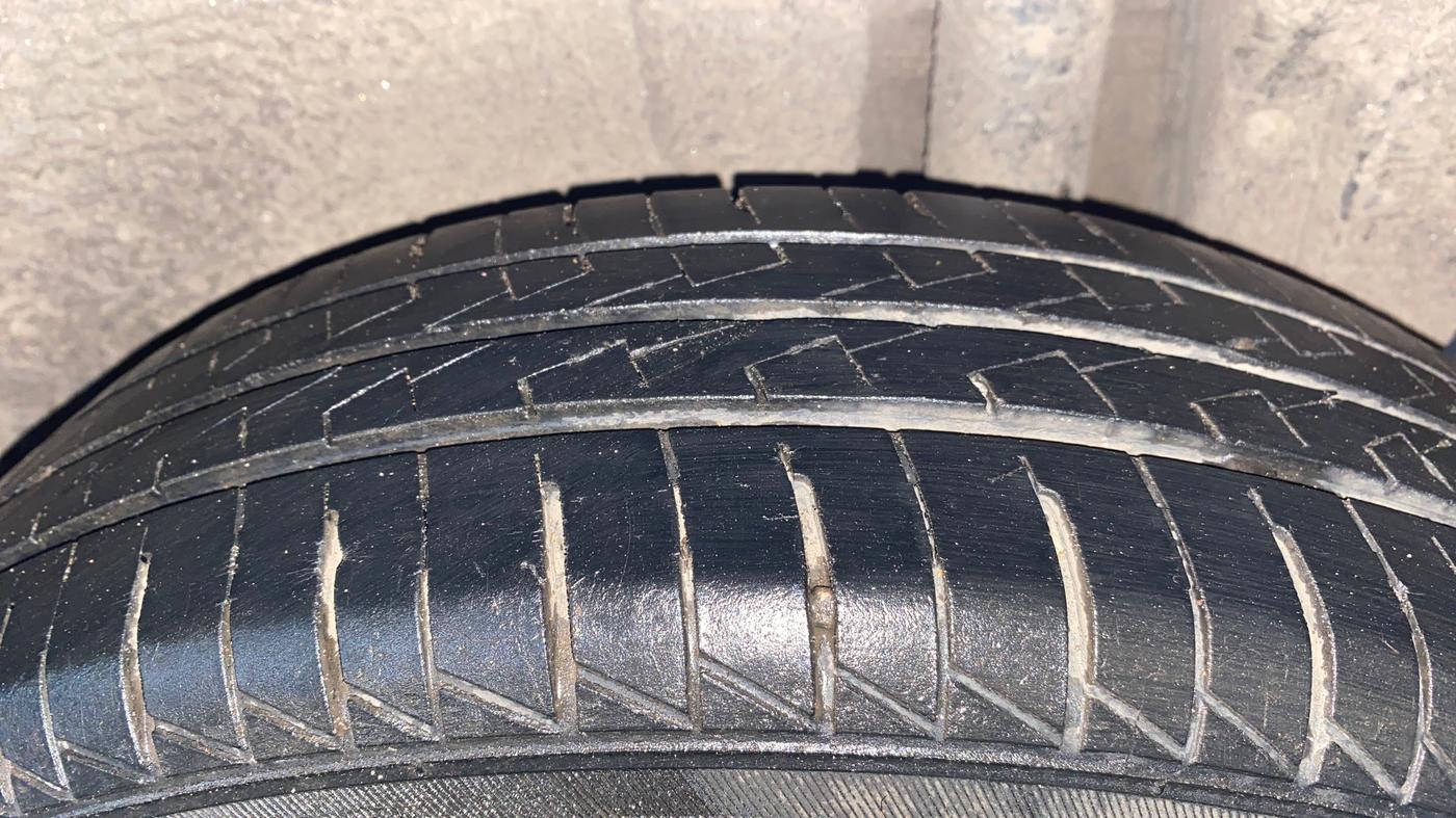 2013 Maruti Swift VXI, Petrol, Manual, 74,556 km, Left Rear Tyre Tread