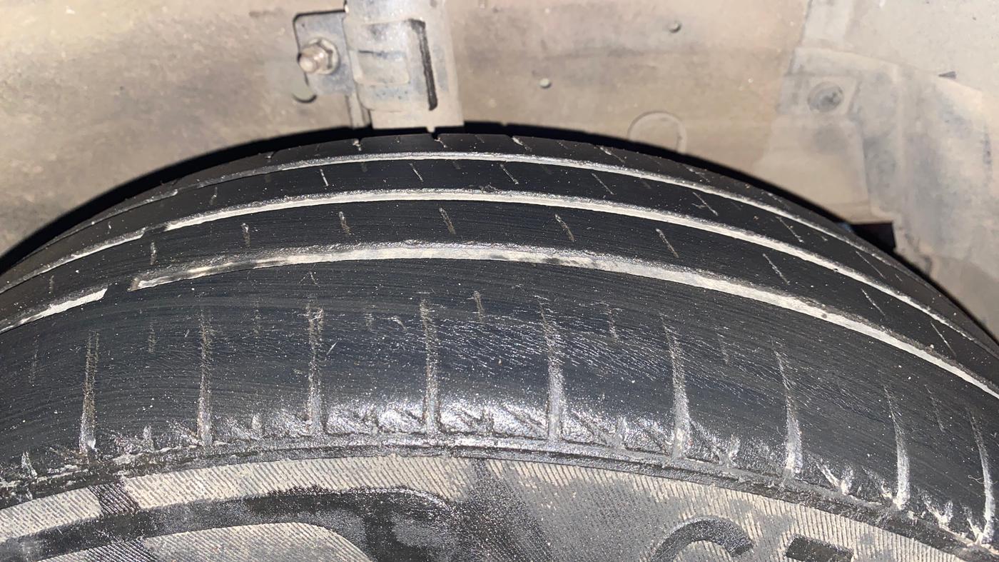 2013 Maruti Swift VXI, Petrol, Manual, 74,556 km, Right Front Tyre Tread