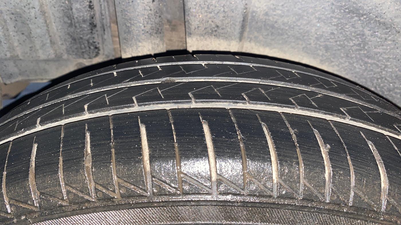 2013 Maruti Swift VXI, Petrol, Manual, 74,556 km, Right Rear Tyre Tread