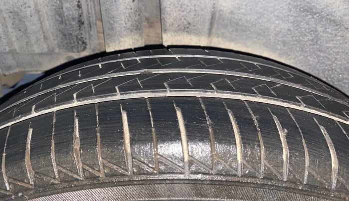 2013 Maruti Swift VXI, Petrol, Manual, 74,490 km, Right Rear Tyre Tread