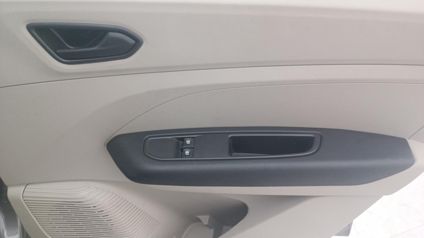2025 Renault TRIBER Evolution, Petrol, Manual, 3,827 km, Driver Side Door Panels Control