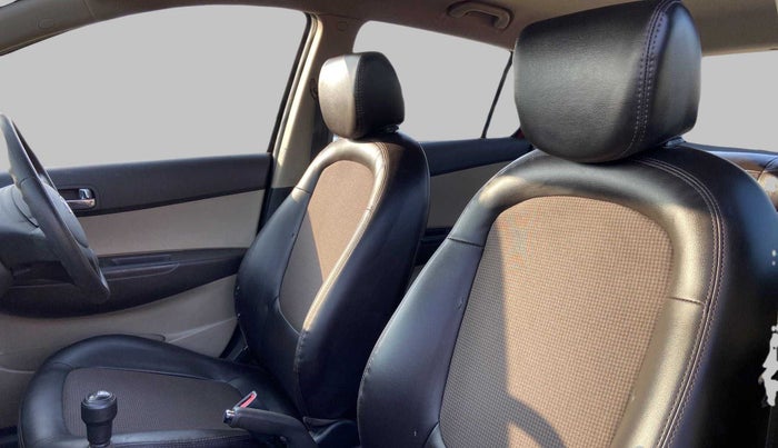 2013 Hyundai i20 MAGNA O 1.2, Petrol, Manual, 69,822 km, Right Side Front Door Cabin