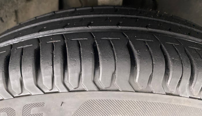 2020 Tata ALTROZ XE RHYTM, Petrol, Manual, 17,202 km, Right Front Tyre Tread