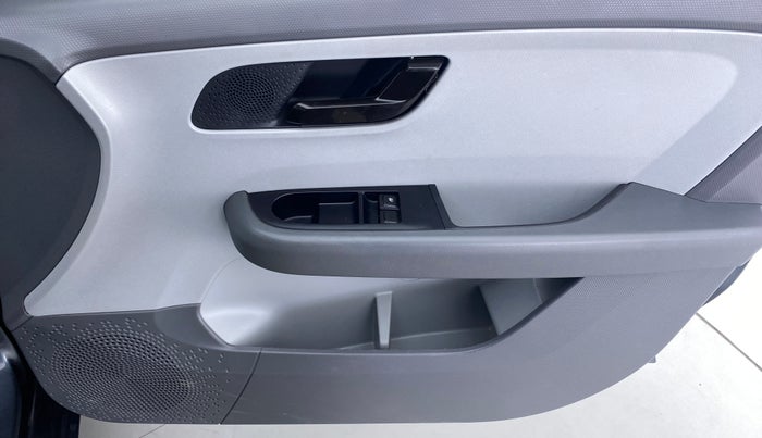 2020 Tata ALTROZ XE RHYTM, Petrol, Manual, 17,202 km, Driver Side Door Panels Control