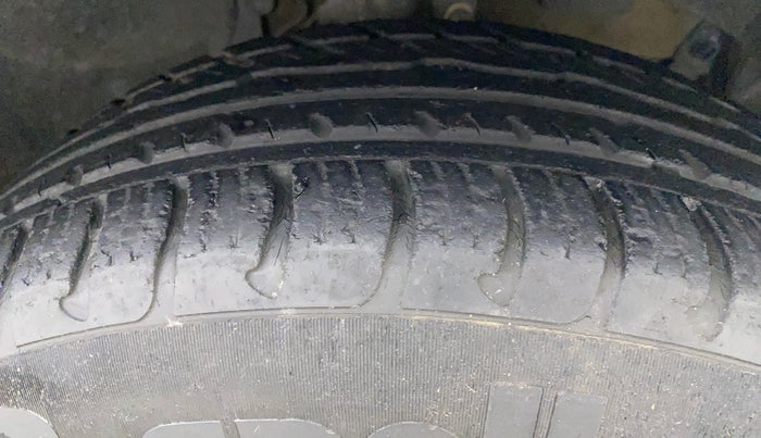 2015 Nissan Terrano XL (P), Petrol, Manual, 29,422 km, Right Front Tyre Tread