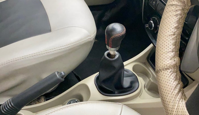 2015 Nissan Terrano XL (P), Petrol, Manual, 29,422 km, Gear lever - Boot cover slightly torn