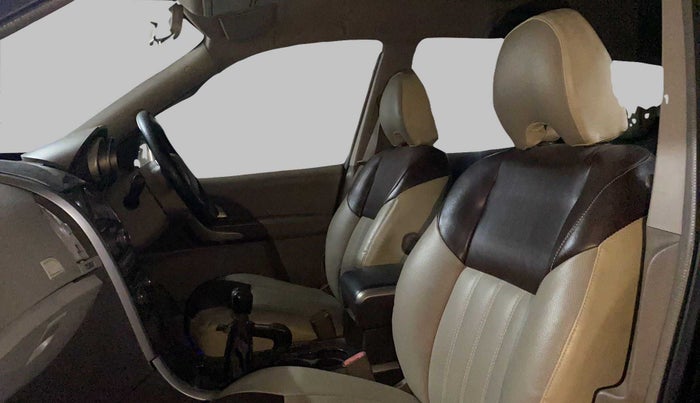 2015 Mahindra XUV500 W8 FWD, Diesel, Manual, 95,824 km, Right Side Front Door Cabin