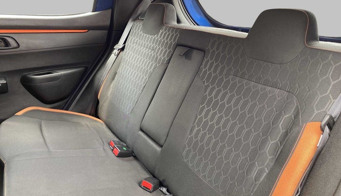 2019 Renault Kwid CLIMBER 1.0 AT, Petrol, Automatic, 30,184 km, Right Side Rear Door Cabin
