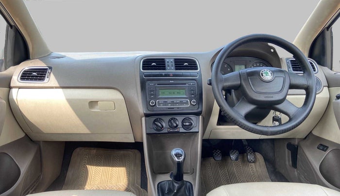 2013 Skoda Rapid AMBITION 1.6 MPFI MT, Petrol, Manual, 91,726 km, Dashboard