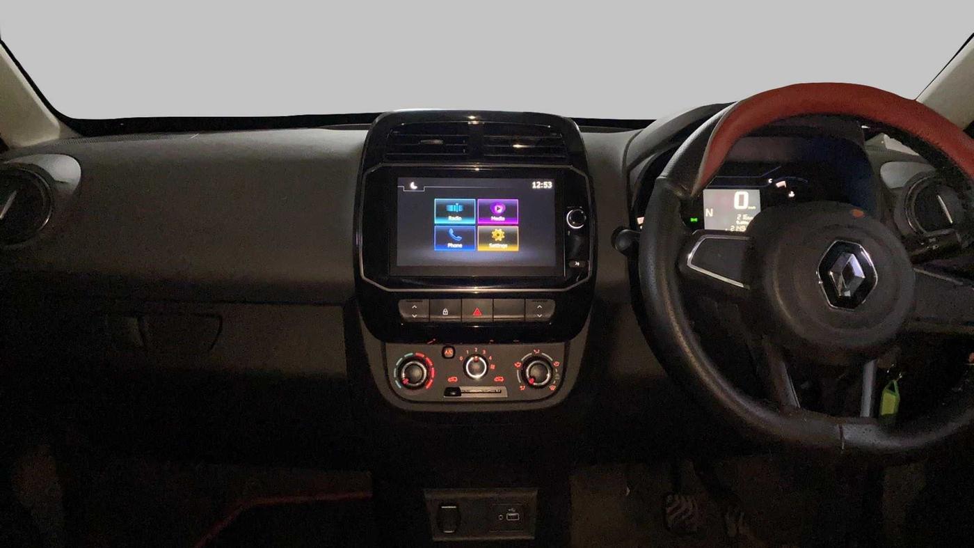 2022 Renault Kwid 1.0 RXT AT, Petrol, Automatic, 216 km, Dashboard