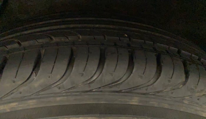 2013 Hyundai i20 MAGNA (O) 1.2, Petrol, Manual, 10,760 km, Right Front Tyre Tread