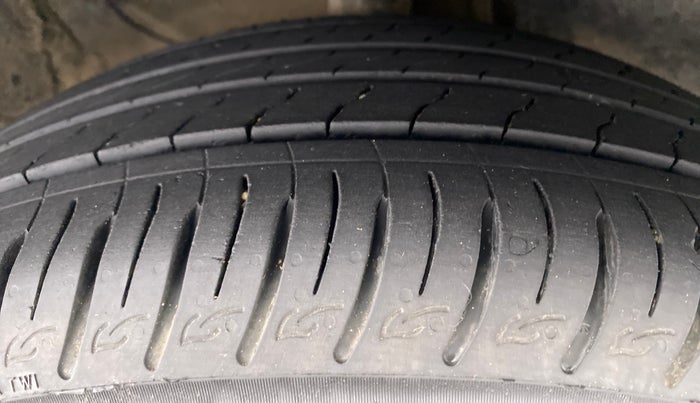 2021 KIA SONET HTX 1.0 IMT, Petrol, Manual, 12,405 km, Right Front Tyre Tread