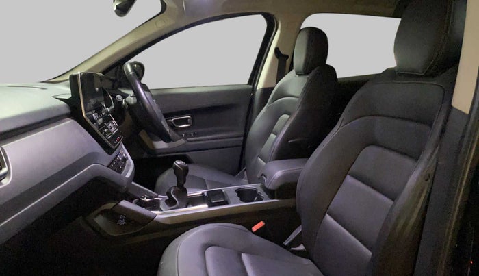 2021 Tata Harrier XZ +, Diesel, Manual, 35,469 km, Right Side Front Door Cabin