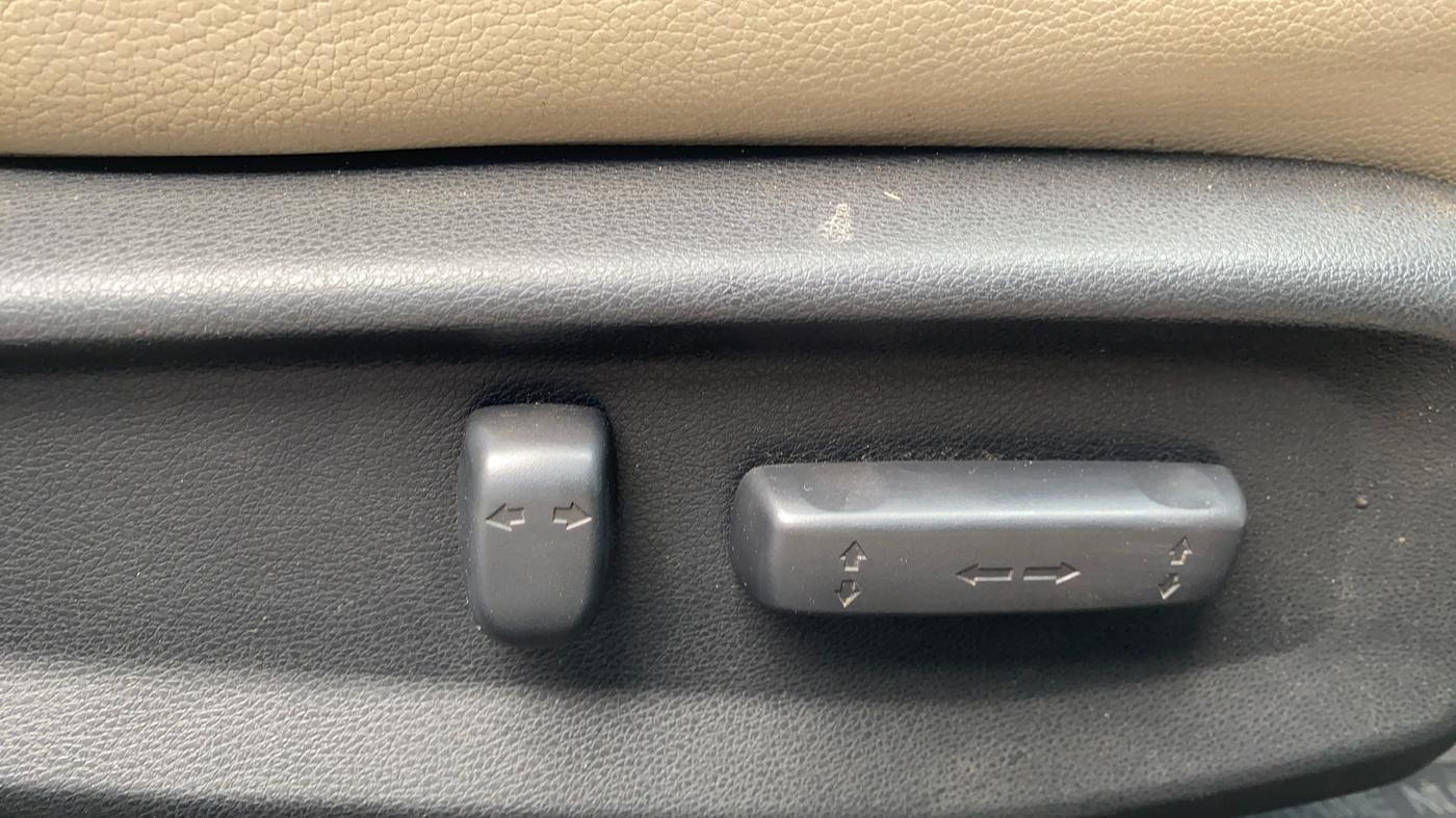 2019 Honda Civic 1.8L I-VTEC VX CVT, Petrol, Automatic, 42,253 km, Driver Side Adjustment Panel