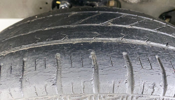 2019 Maruti Eeco 5 STR CNG WITH AC PLUSHTR, CNG, Manual, 42,502 km, Left Front Tyre Tread